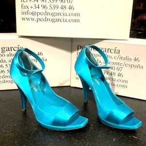 Pedro Garcia satin aqua heels removable strap around ankle✨